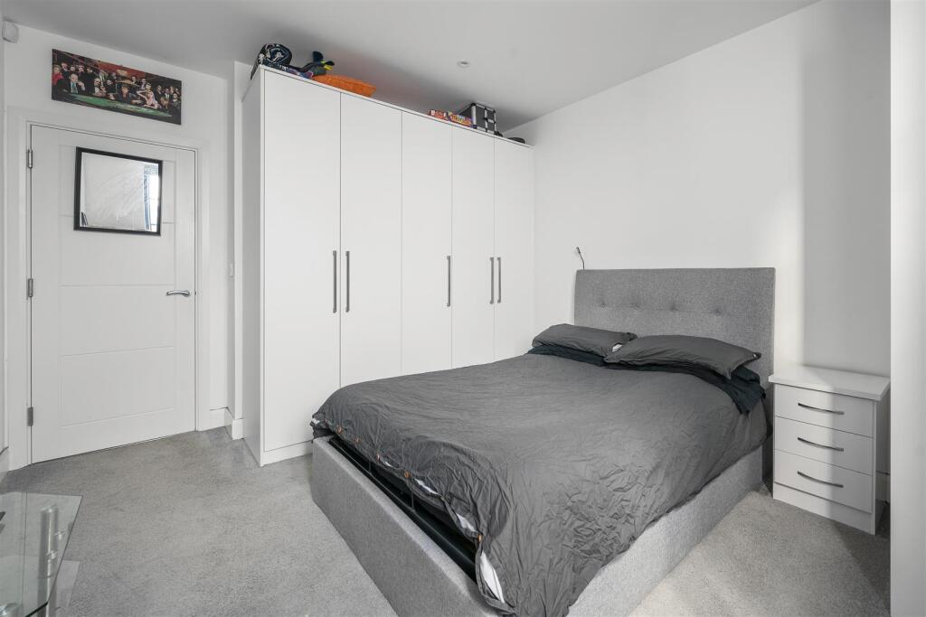 214-220, Maybank Road E18