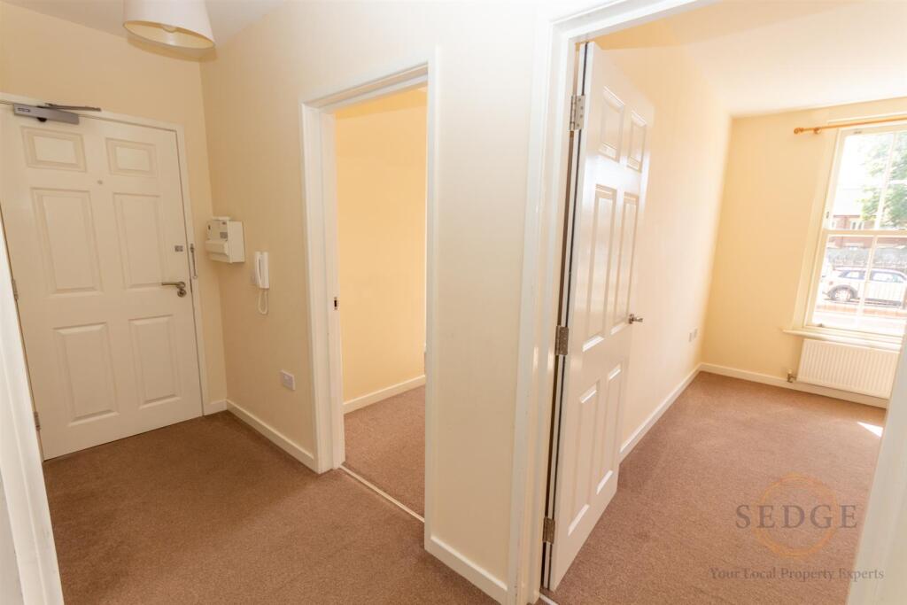 flat 2-6.jpg