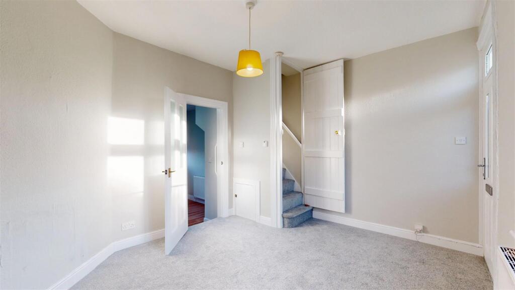 Kingsland Cottages 1, Living Room 2.jpg