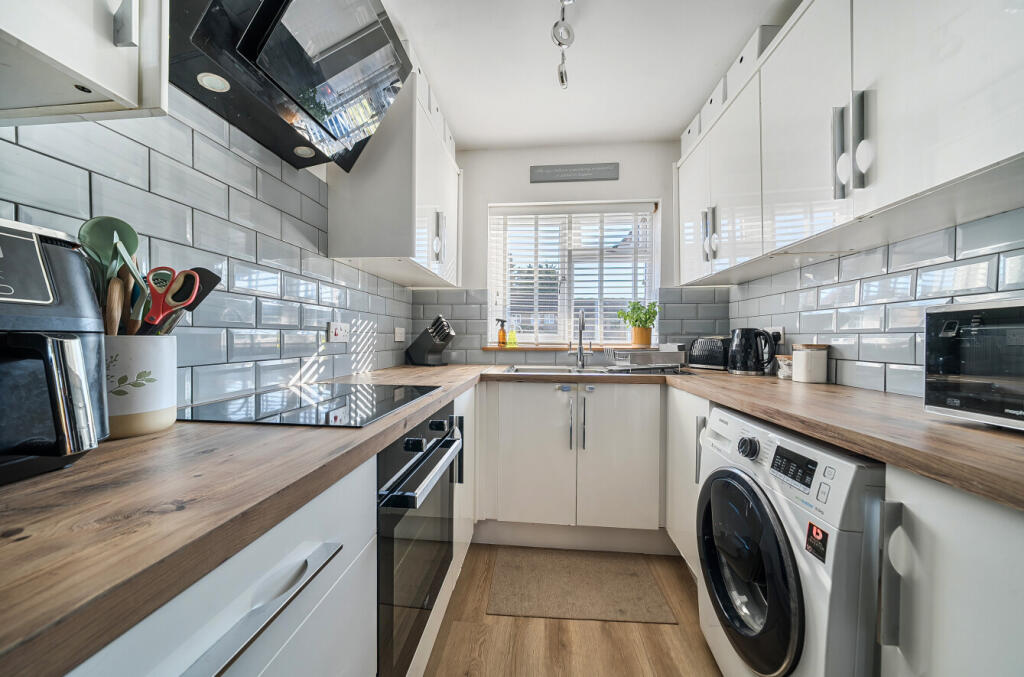 1360034-8-68da65c...