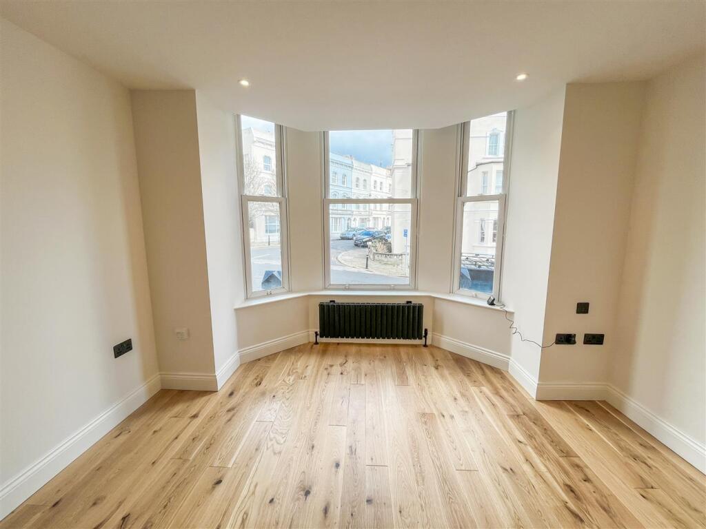 Living Room / Kitchen