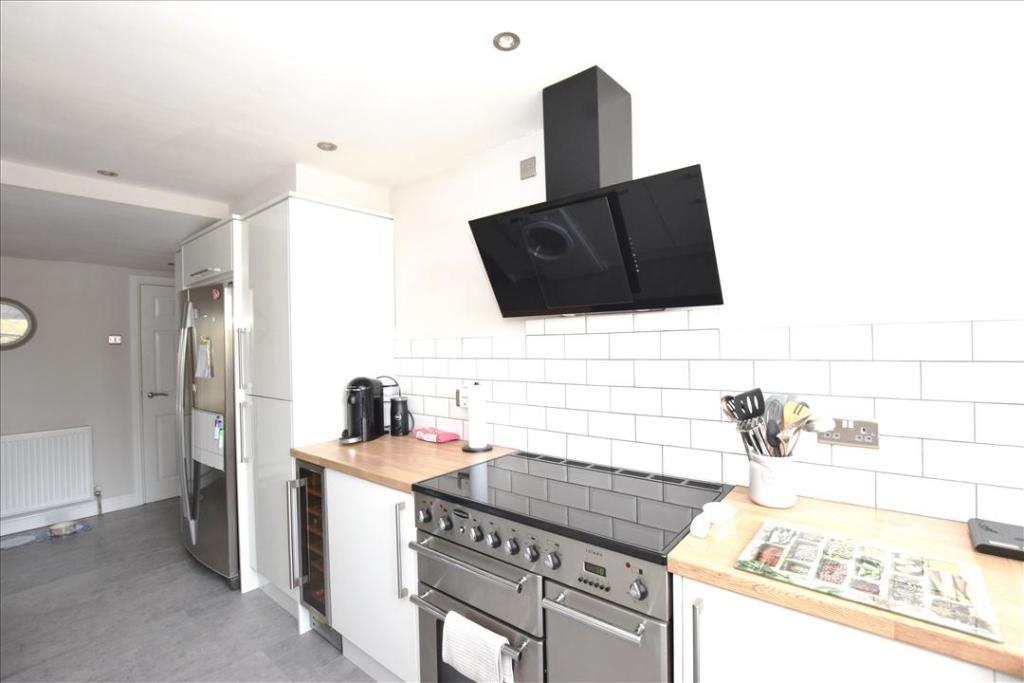 ADDITIONAL KITCHEN PHOTO