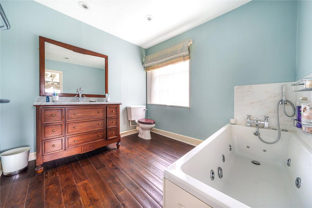 En Suite Bathroom