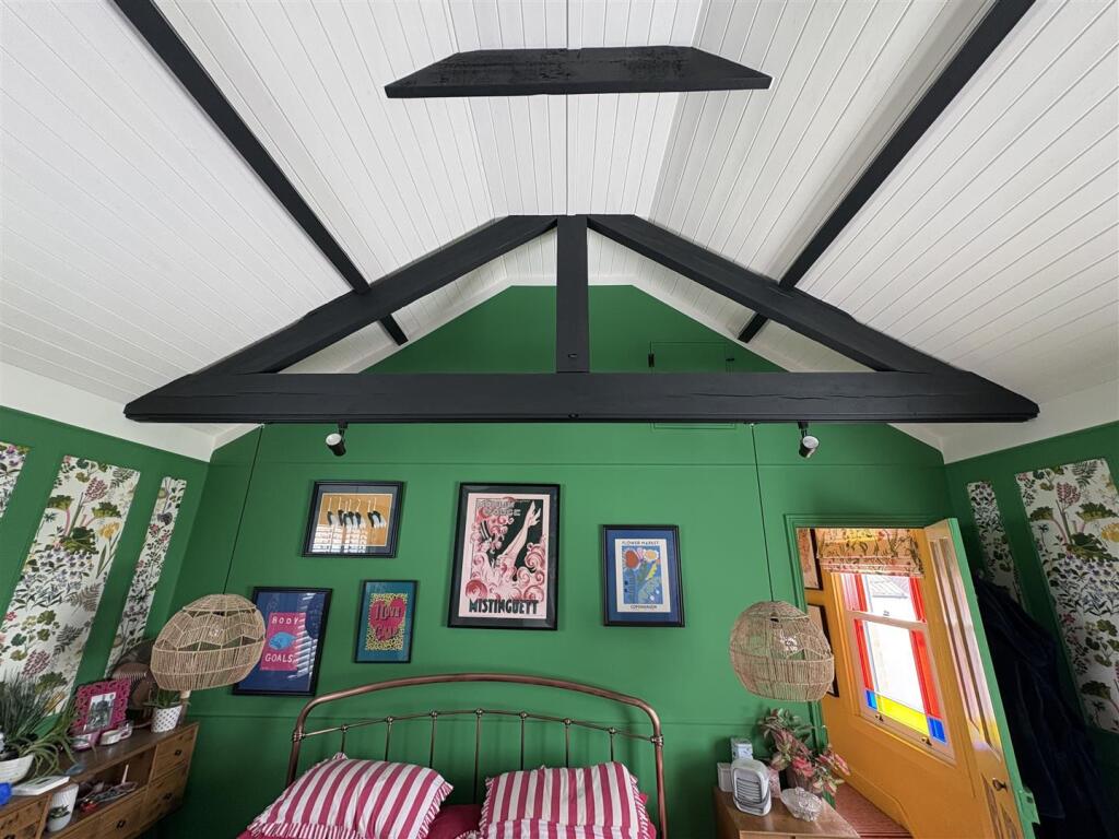 Bedroom 1 beems.jpg