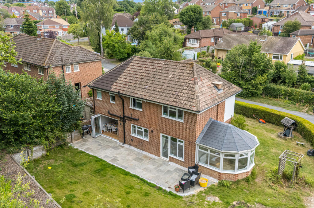 1296696-2-685a989...