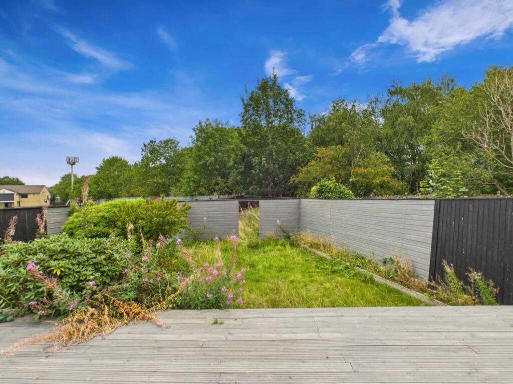 CAM03729G0-PR0124-STILL006