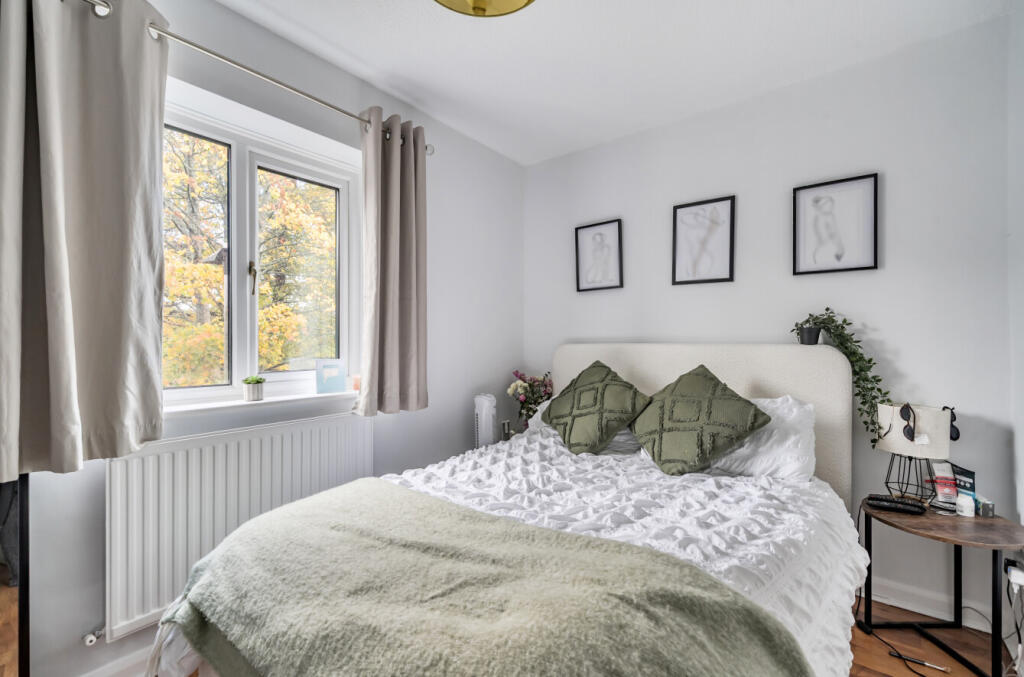 1371505-22-6904dc...