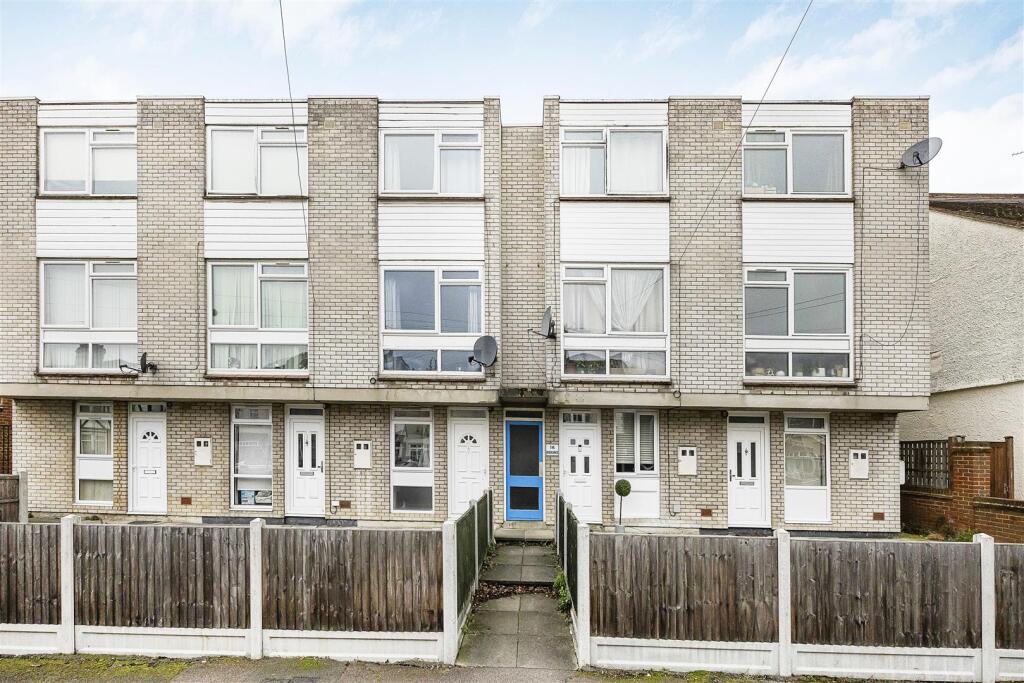 Flat, 2 The Highams, 29a Forest View Road -001 (2)