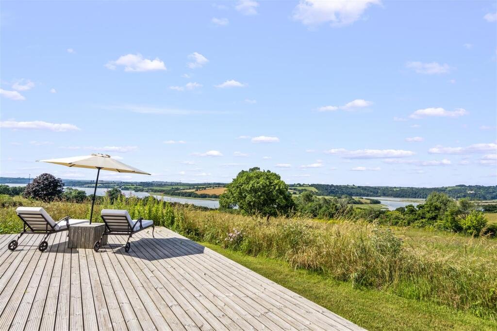 Rear Decking and View