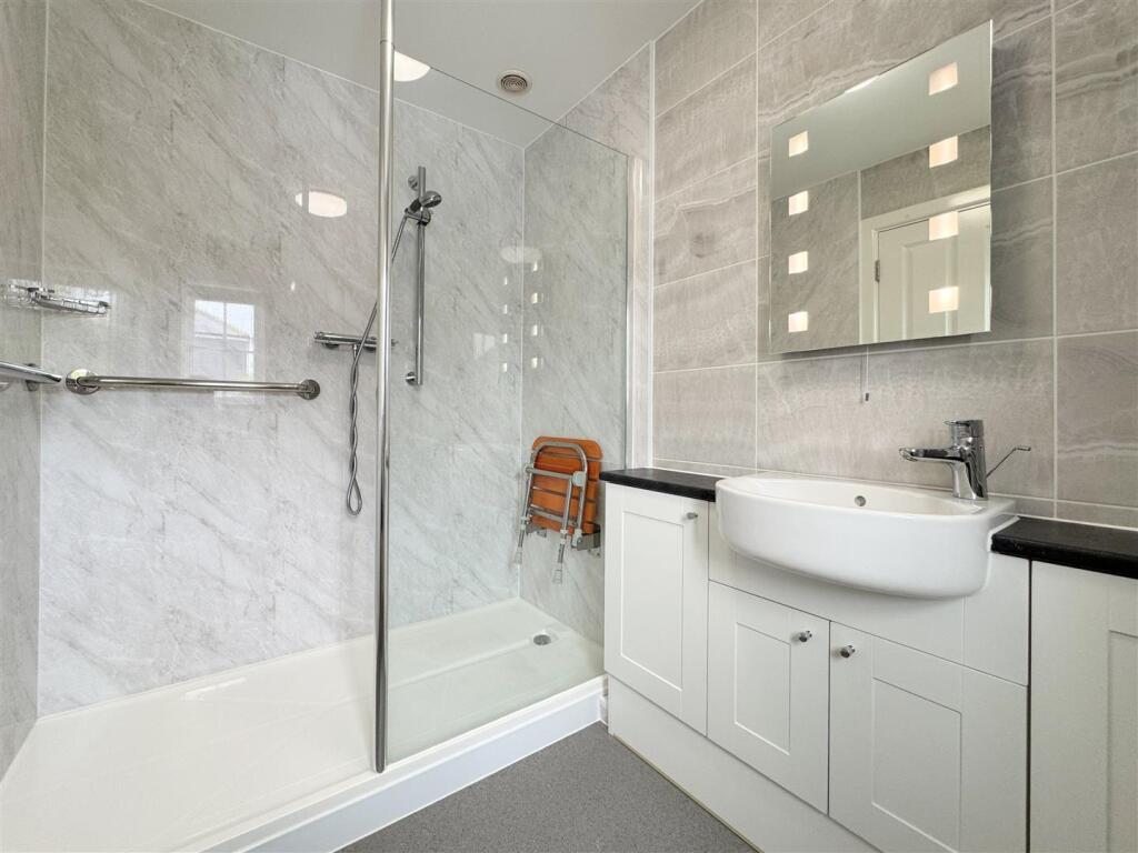 Main Shower Room
