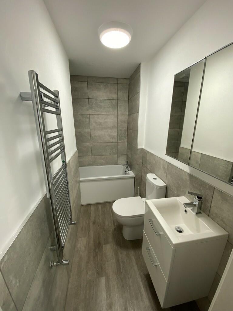 f6 BATHROOM