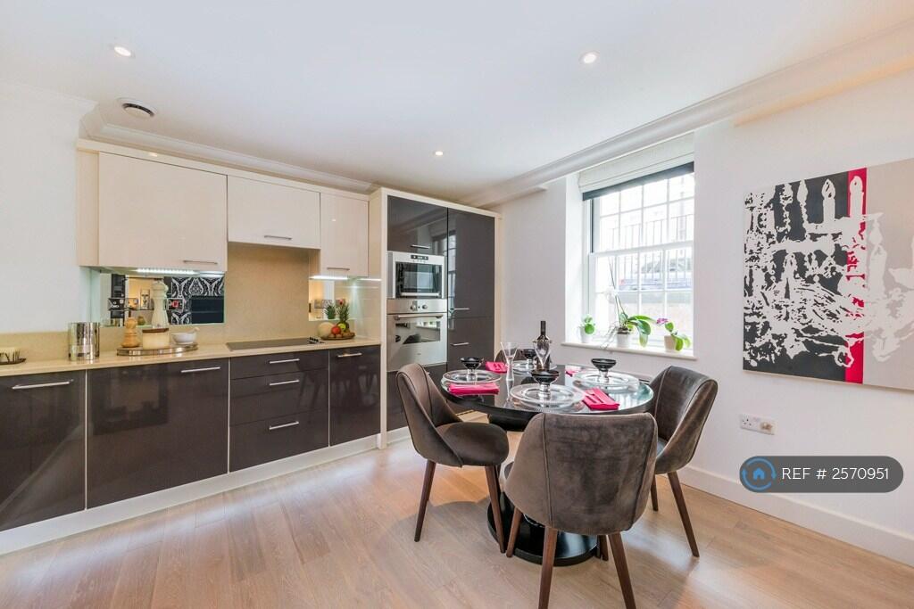 Open Plan Living Room / Kitchen
