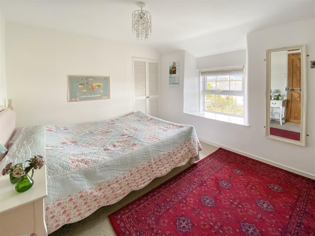 bed 2.jpg