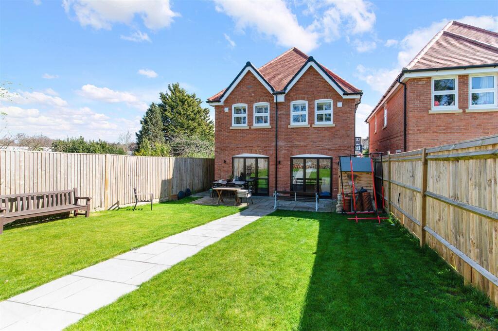 BRUNSWICK CLOSE,6  (17).jpg