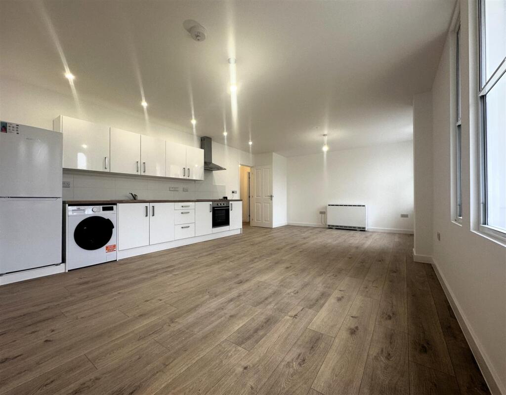 Lounge Kitchen II.jpg