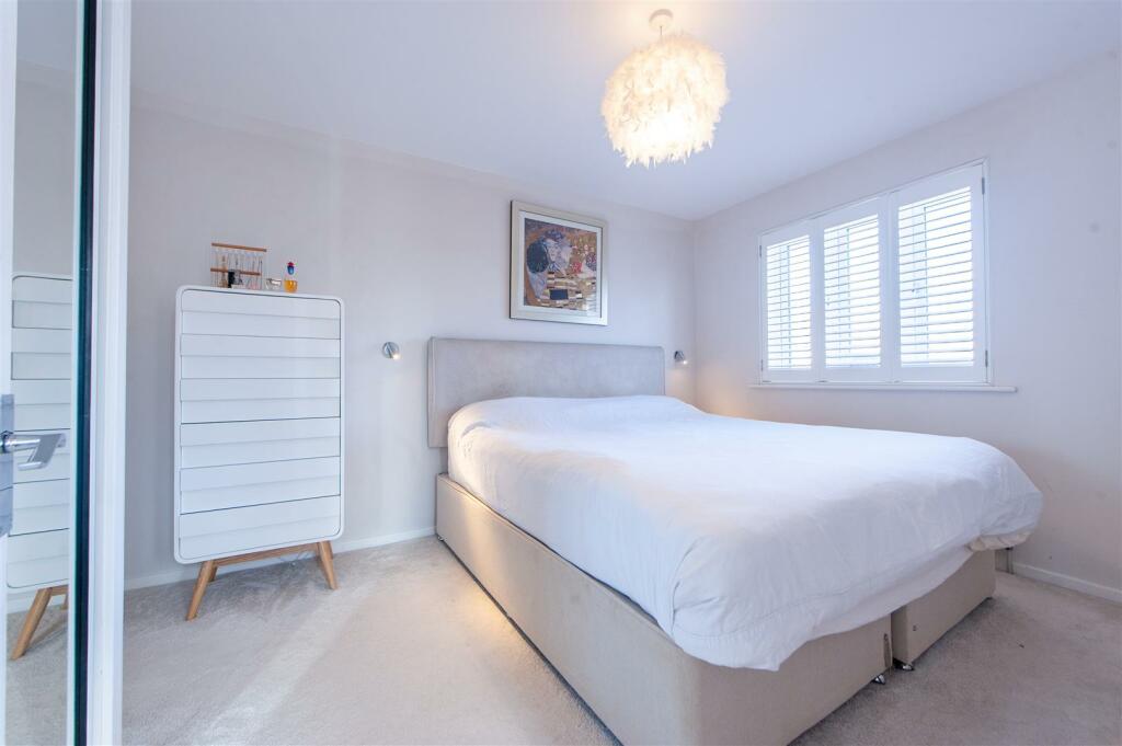 Bedroom 1.jpg