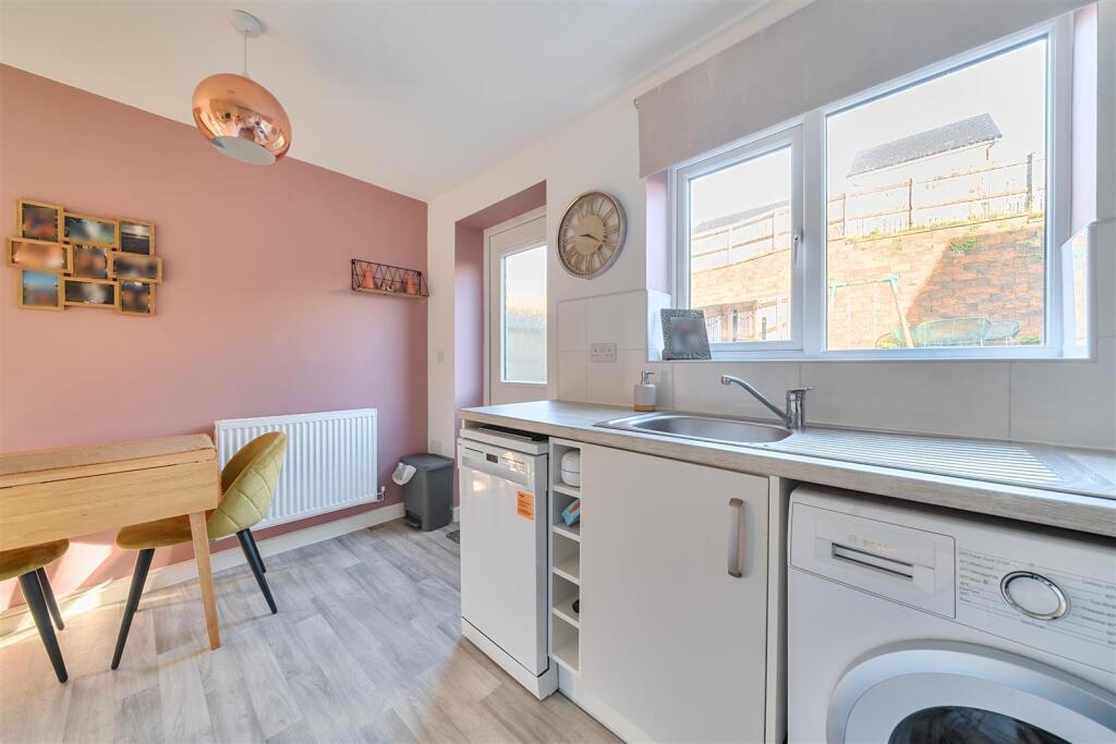 Kitchen / Dining area