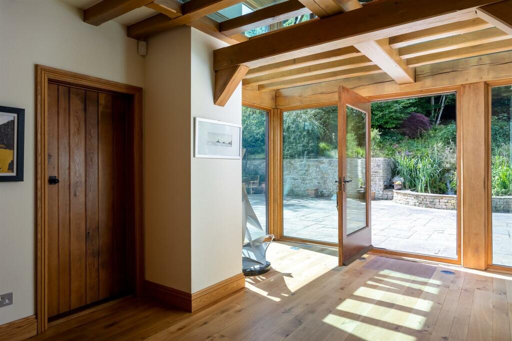 18 - Brecon House - GL53 9NE - Web.jpg
