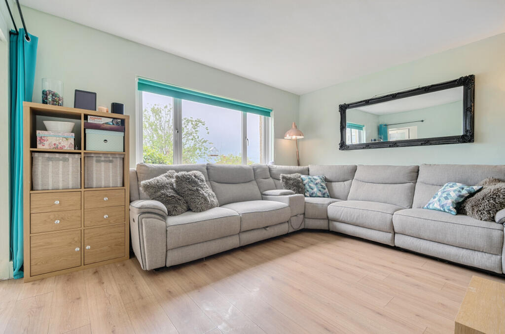 1294372-1-6835e05...