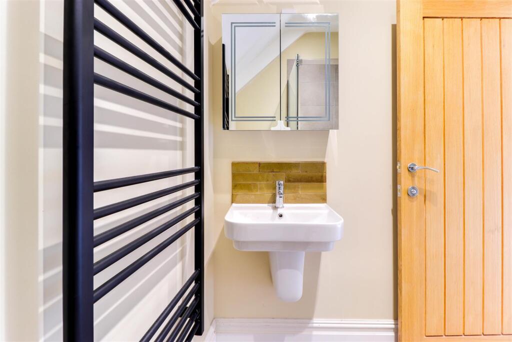 Bathroom 1.4.jpg