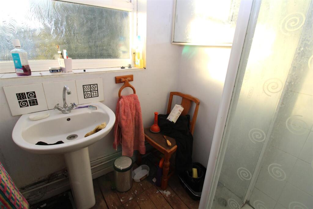Shower room.JPG