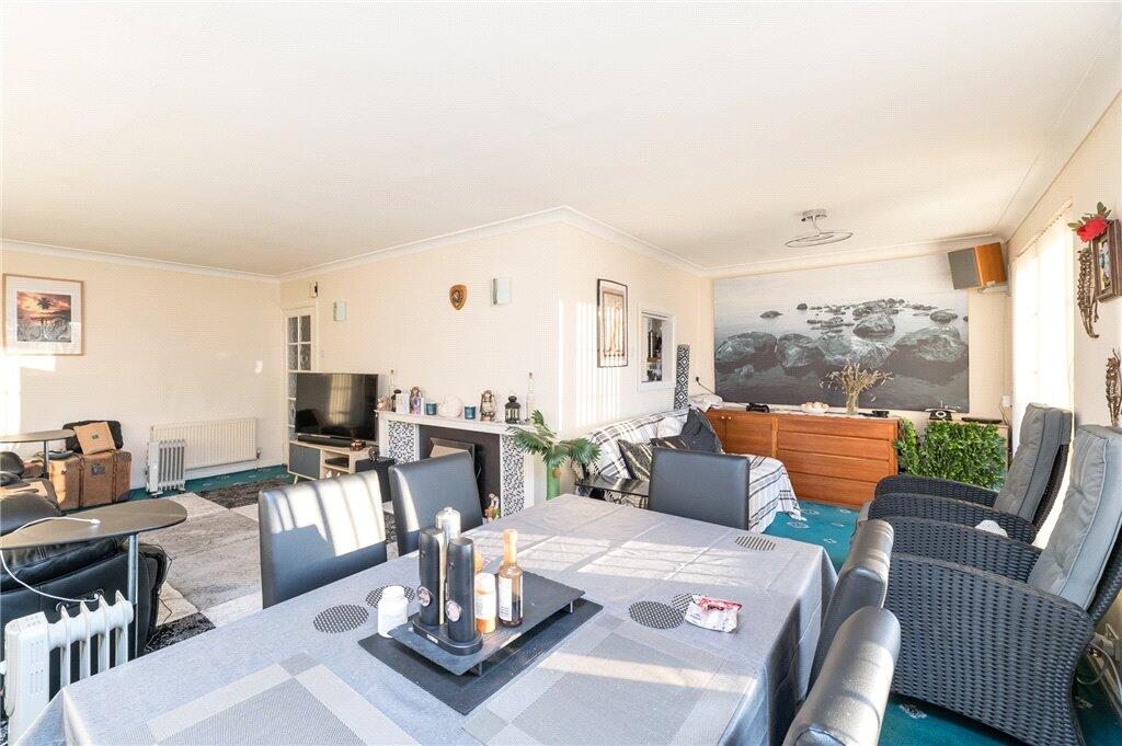 Living/Dining Area