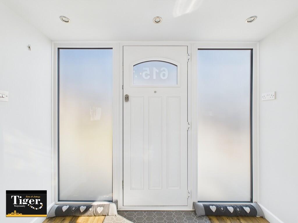 CAM02176G0-PR0523...