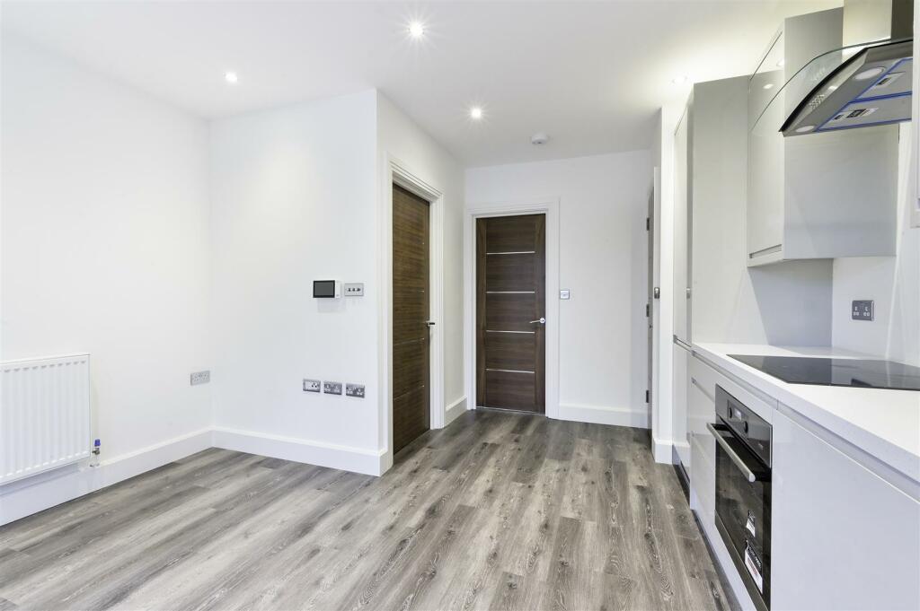 LYNWOOD OAKS FLAT 3- (5).jpg