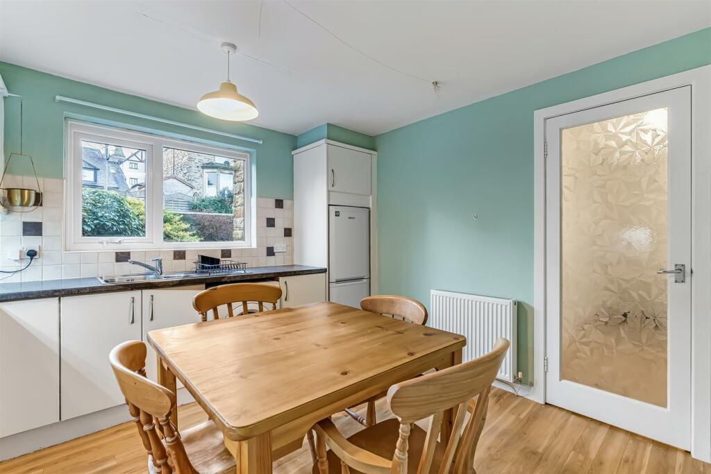 Kitchen 2.jpg