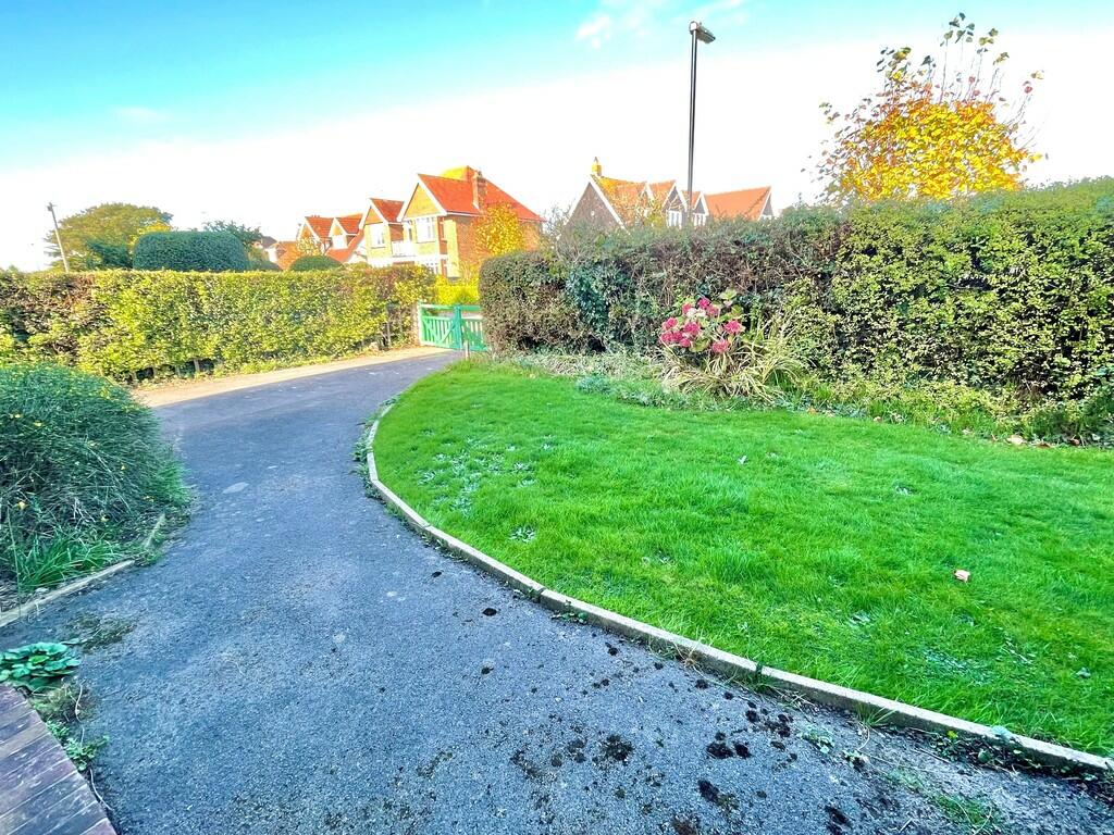 29 Knightscroft A...