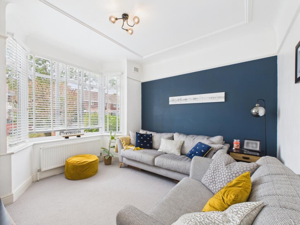 CAM02386G0-PR0140-STILL005