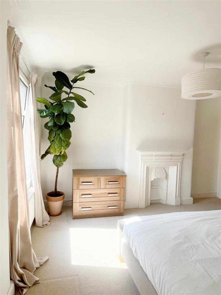 bedroom1.jpg