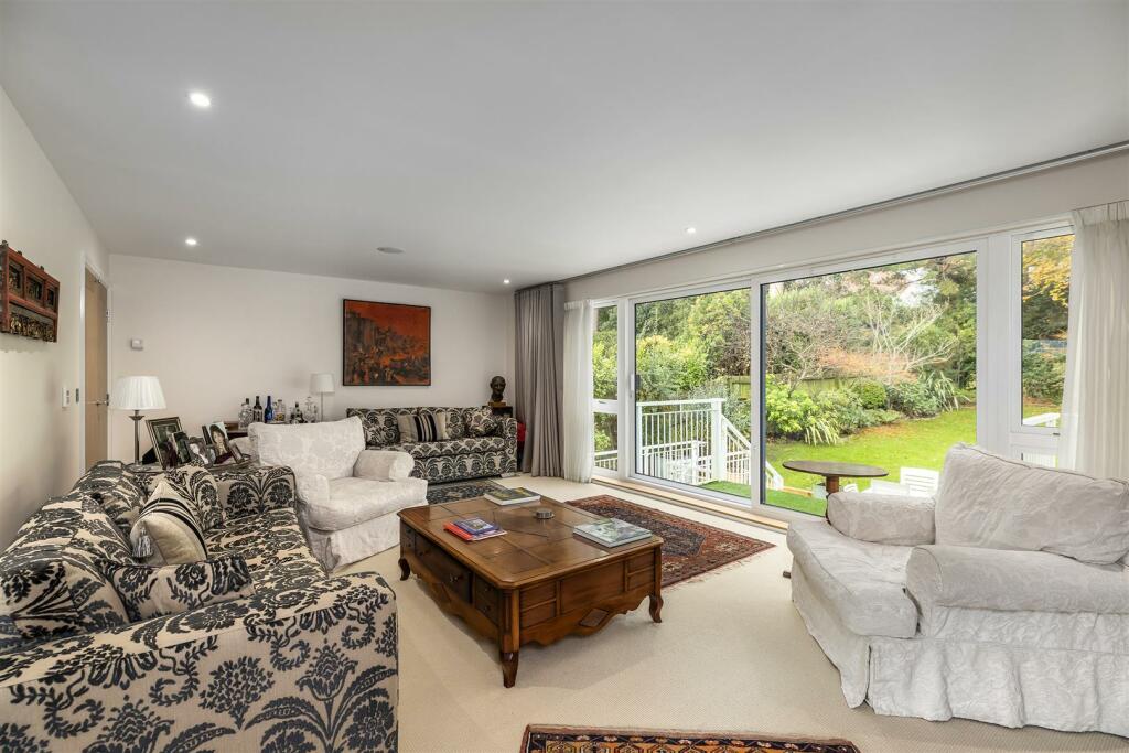 2022-11-30 PS 4 Lakeside Road_036.jpg