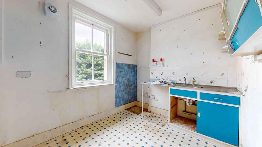 55 Greyhound Mansions, Barons Court, London, W6 8NY