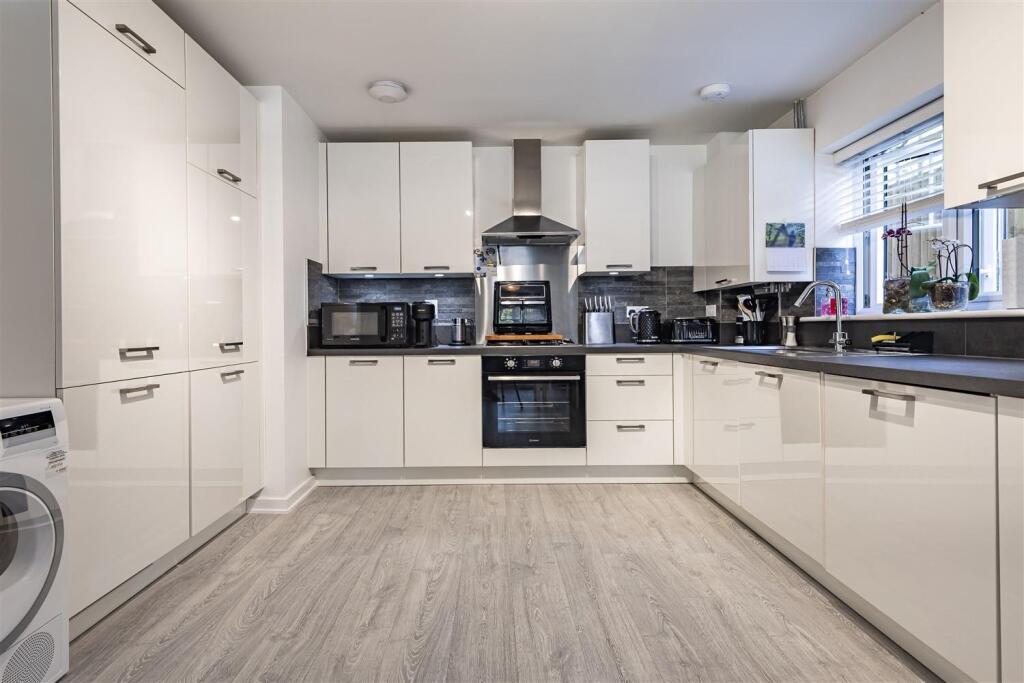 2 Archer Close  (3).jpg