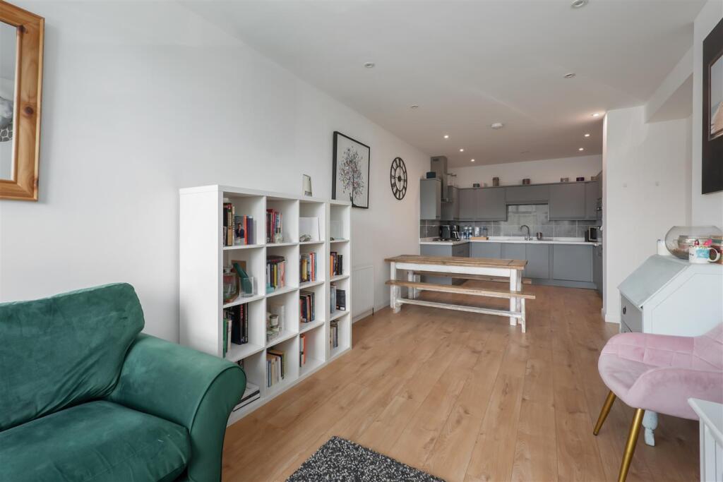 Oystergate Apartments, Wraik Hill