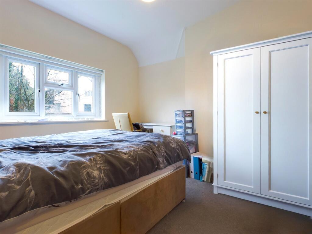 Bedroom-Room-To-Rent