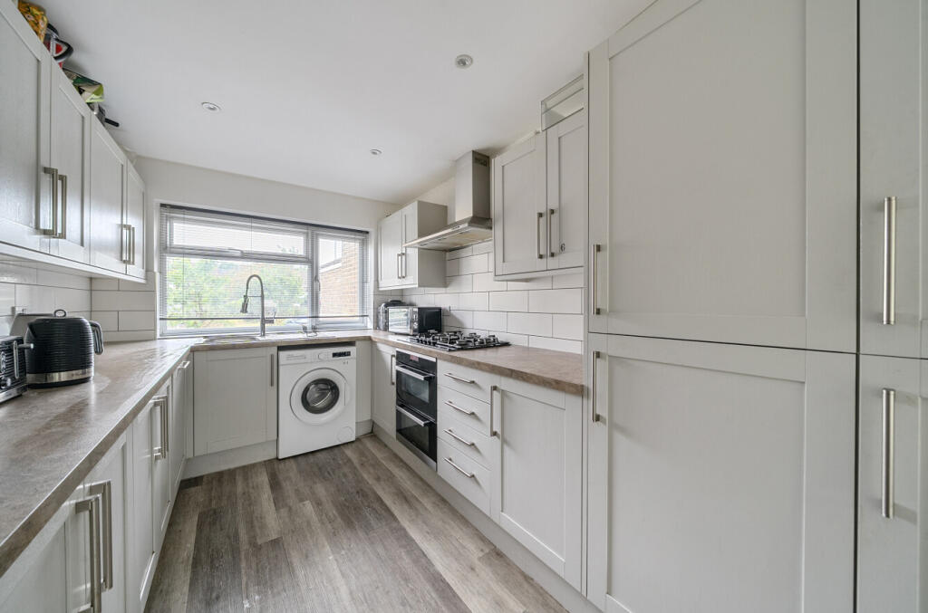 1296132-1-6841bb7...