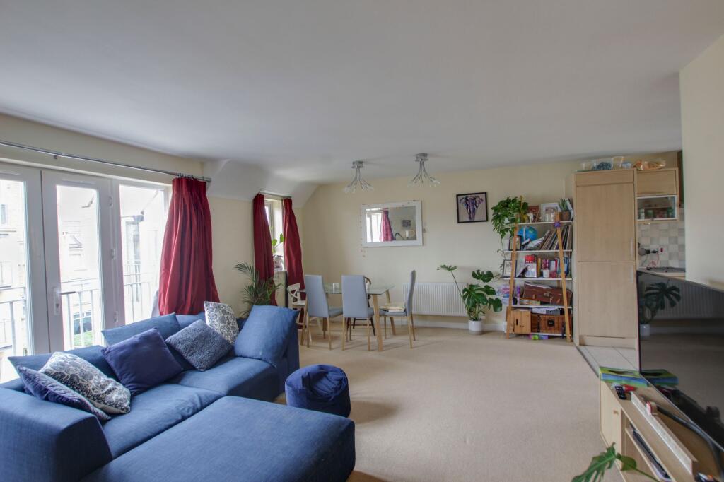 Living / Dining Area