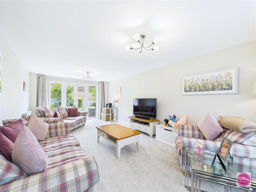 Henley Grove, Church Gresley (7).jpg