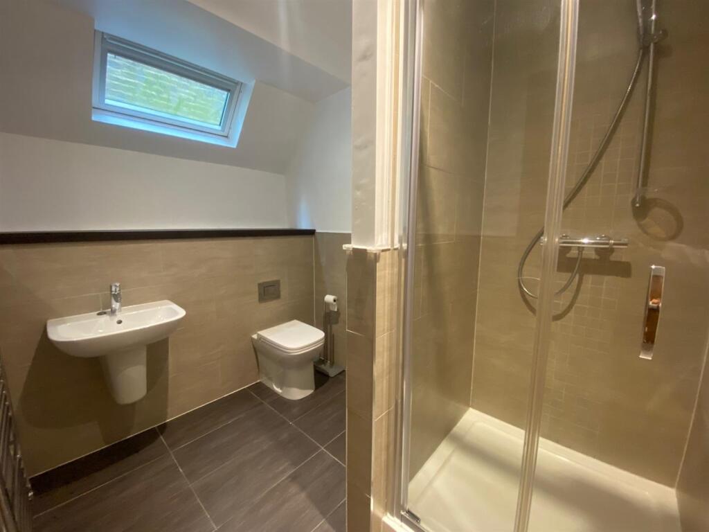 SHOWER ROOM.jpg