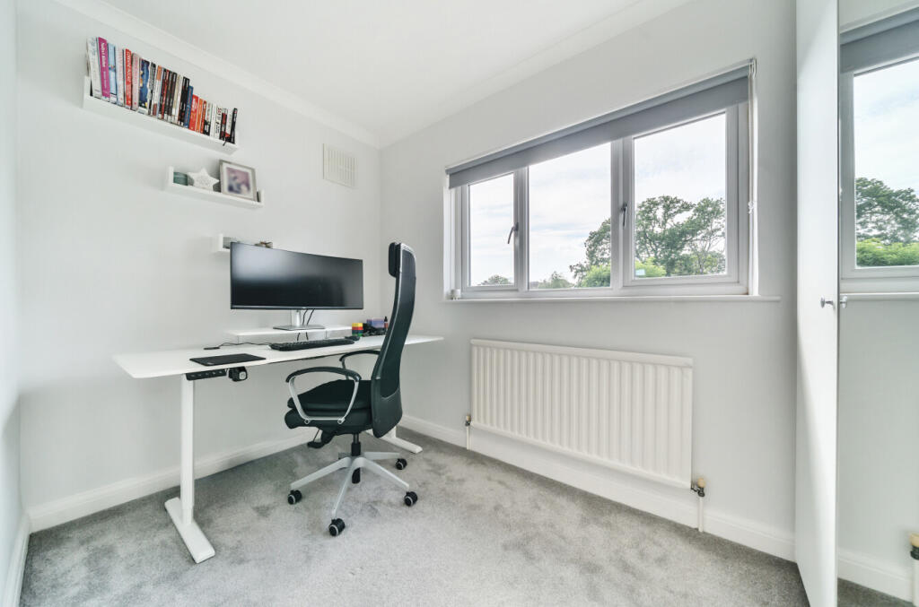 1316096-8-685d985...