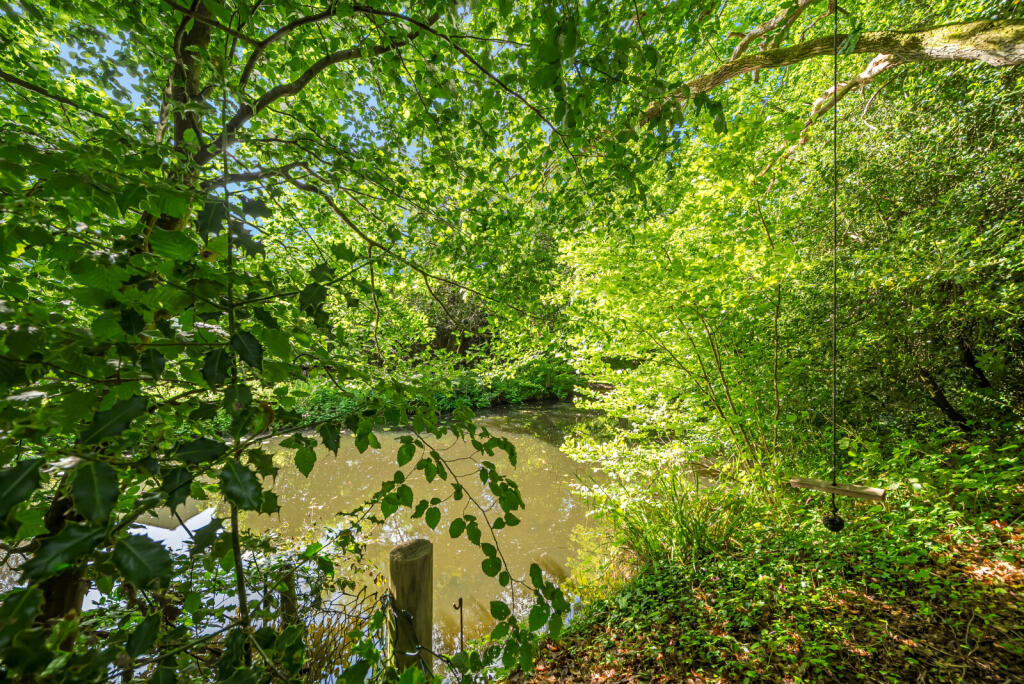 1300288-1-6836c7a...