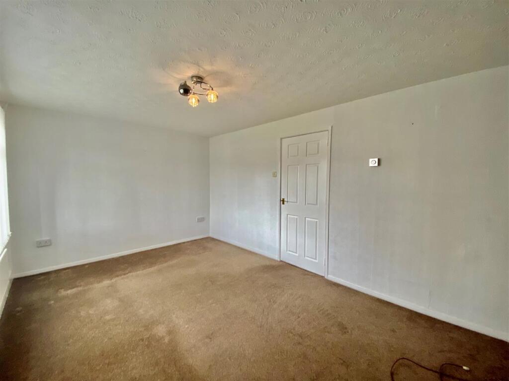 Lounge 3.jpg