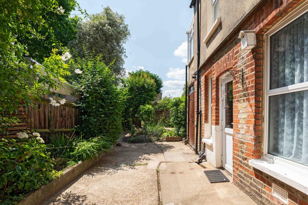 120 Kingston Road, Teddington, TW11 9JA