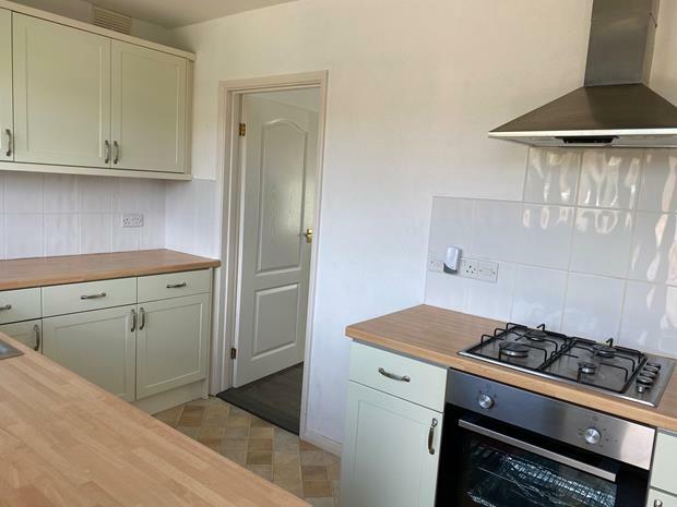 2 South Close Kitchen 4