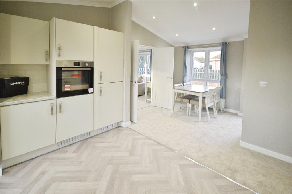 Kitchen/Dining Area