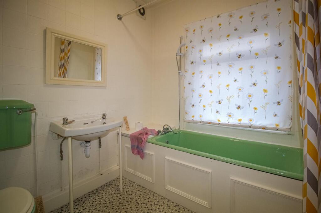 BATHROOM/W.C.