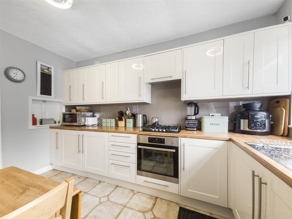 Springfield Road, Midway