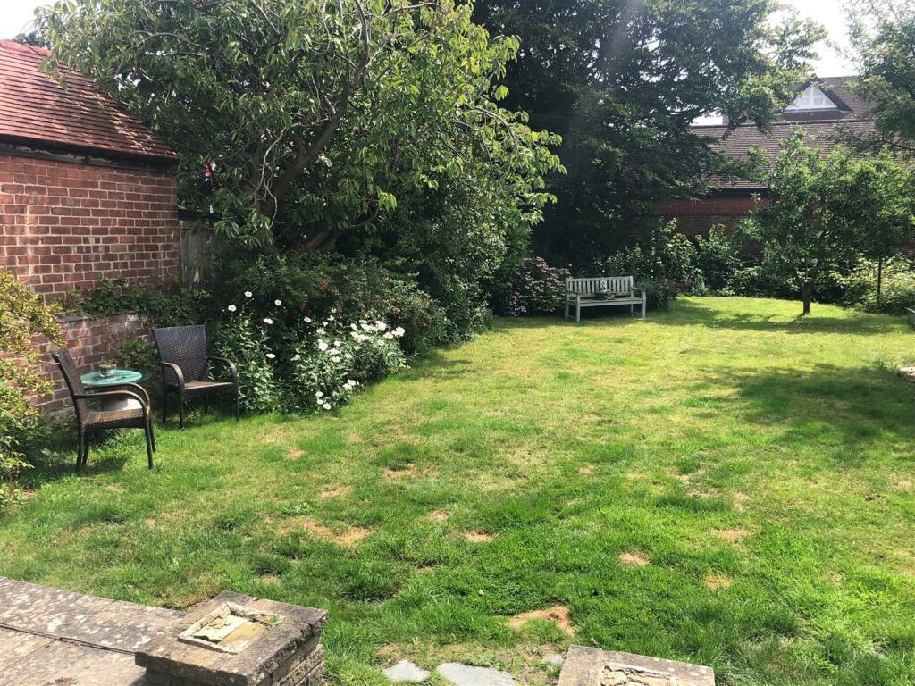 Rear garden 2.jpg